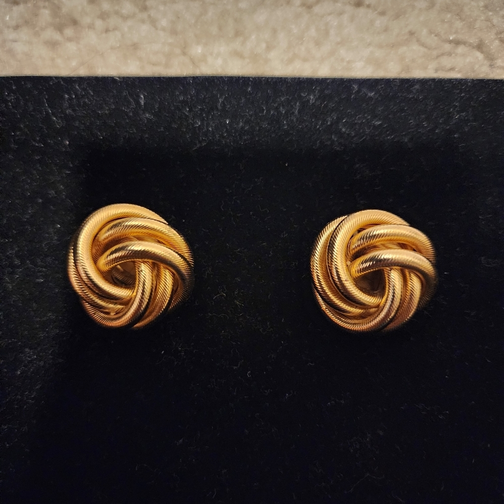 Elegant statement earrings!!!